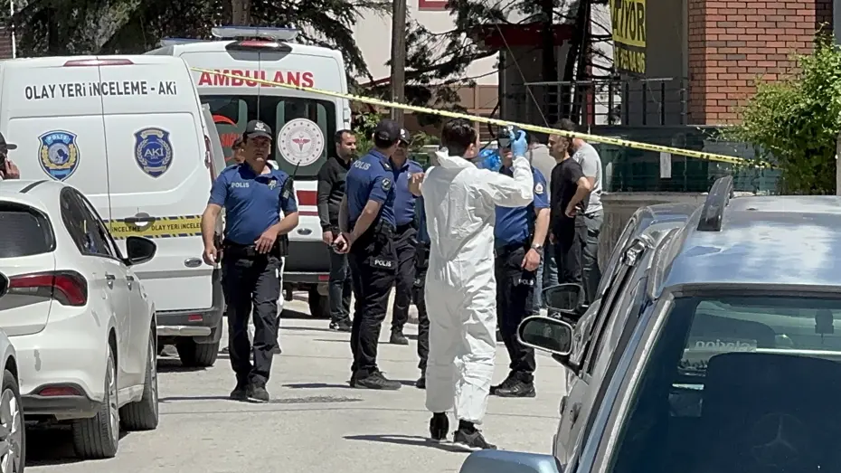 Konya'da Çifte Cinayet: Parkta Bulunan Şüpheli Ailesini Öldürdüğünü İtiraf Etti