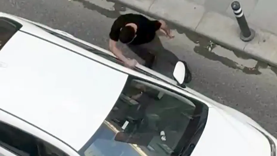 Avcılar'da Zincirleme Kaza Sonrası Gerginlik: Otomobile Yumruk Attılar