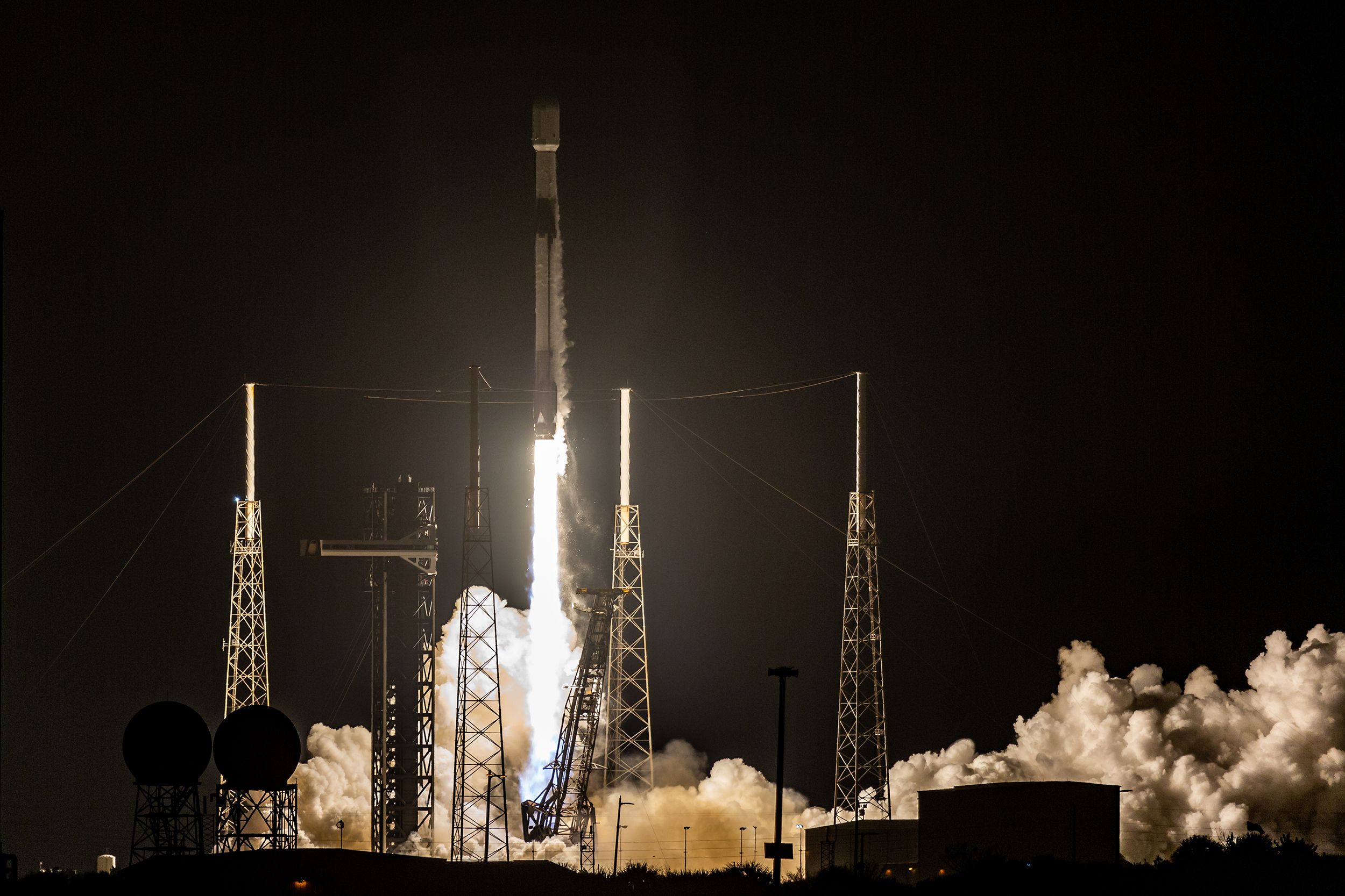 SpaceX'in Falcon 9 Roketi Ay'a Çarpacak: Dünya'dan Gözlemlenebilecek