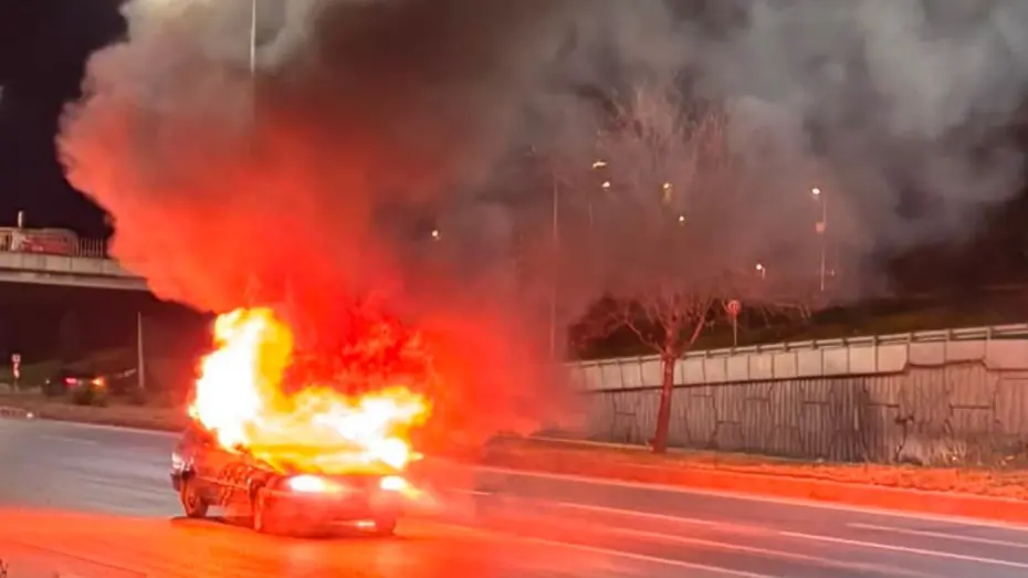Eskişehir-Ankara Karayolunda Otomobil Yangını: Sürücü Son Anda Kurtuldu