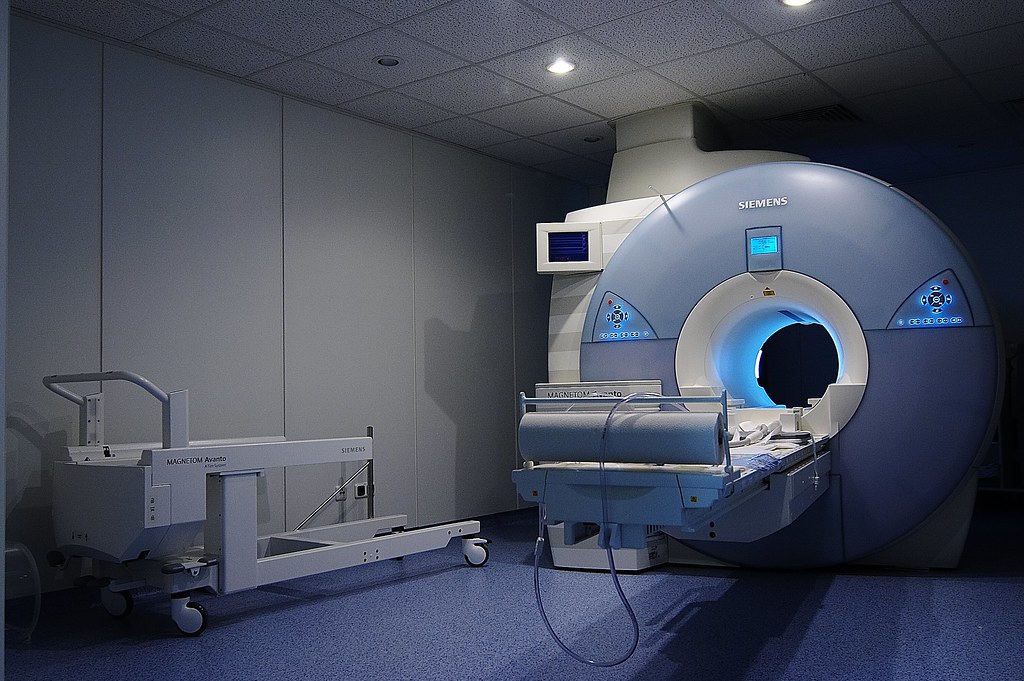 open vs closed mri machine