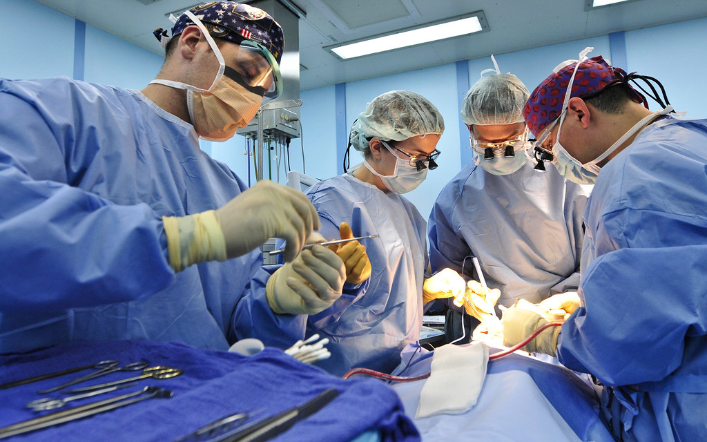 surgical technologist scrub tech operating room team work