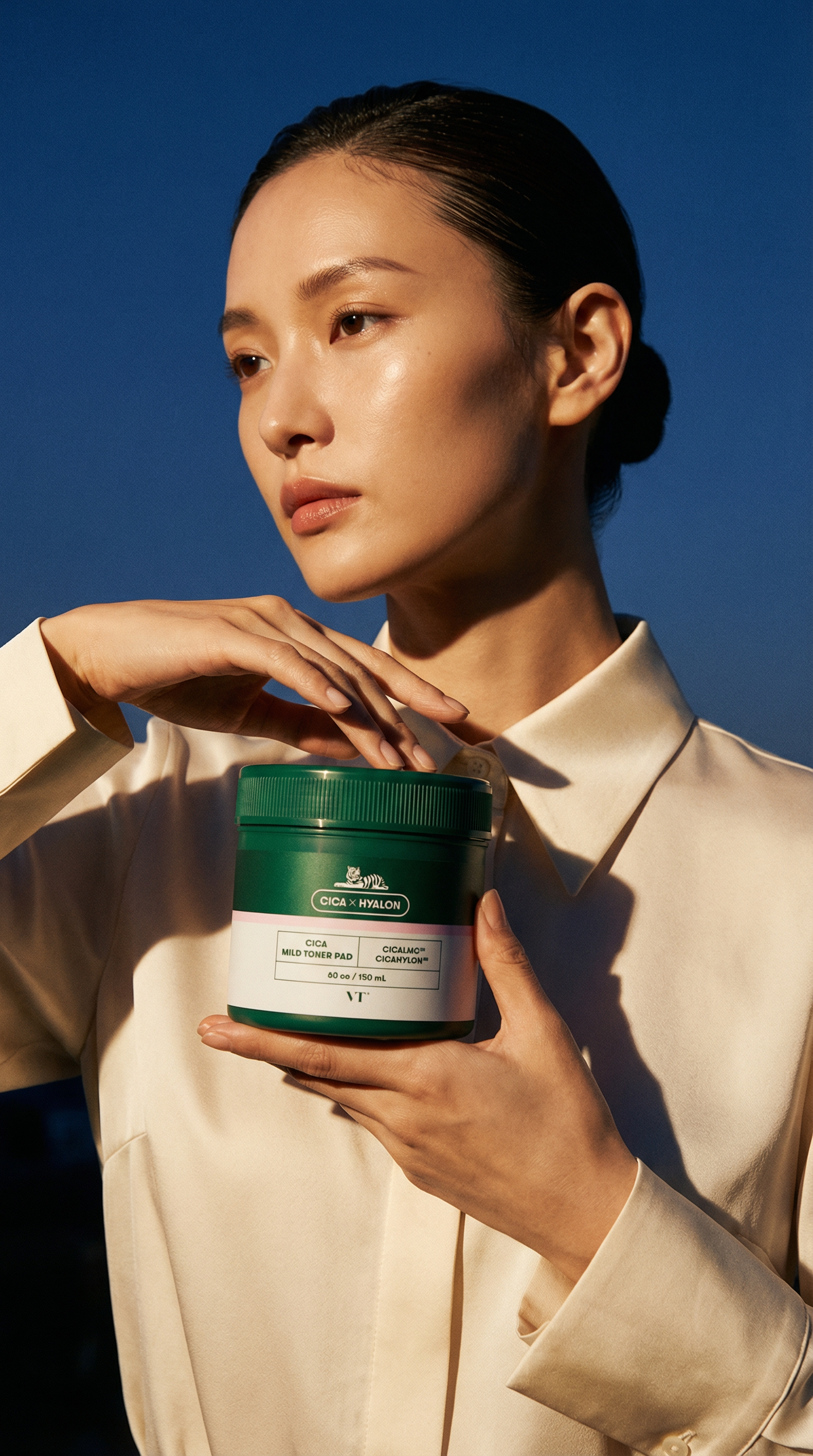 AI product shot of VT Cosmetics Cica Mild Toner Pad 60 pcs/130 ml