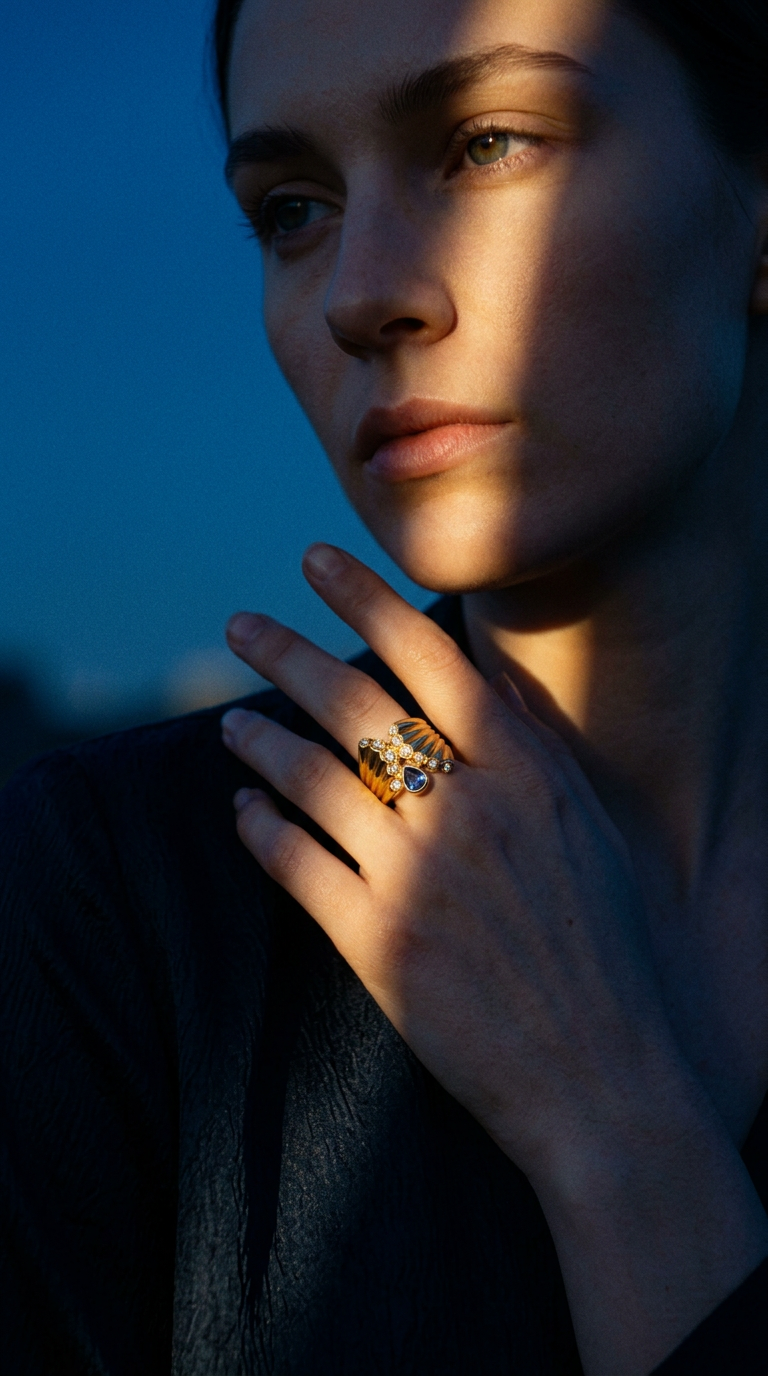 AI product shot of Sapphire and Diamond Ribbed Ring 18K Gold R6726
