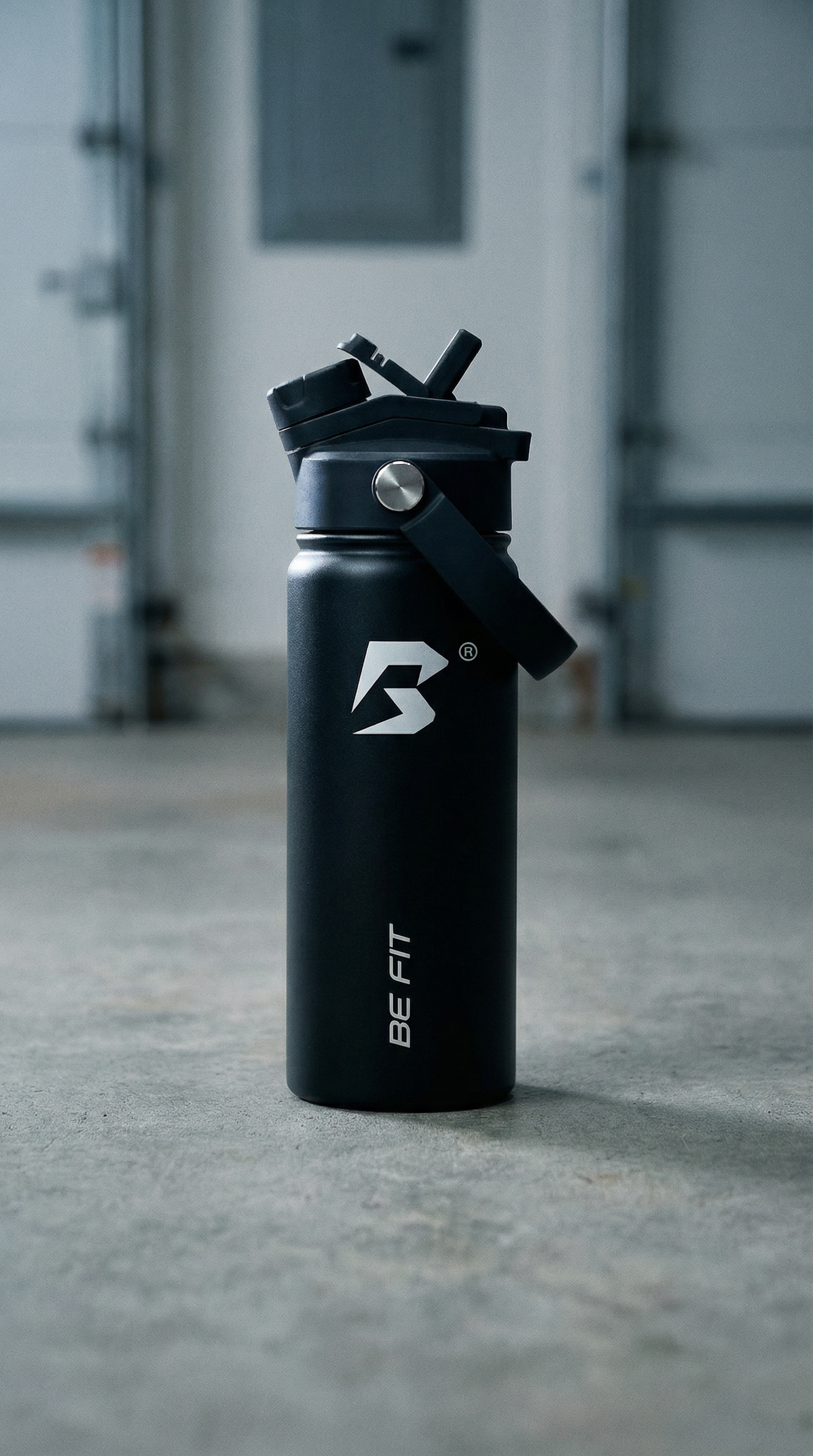 AI product shot of SWIGGER™ RVS Drinkfles (500mL)