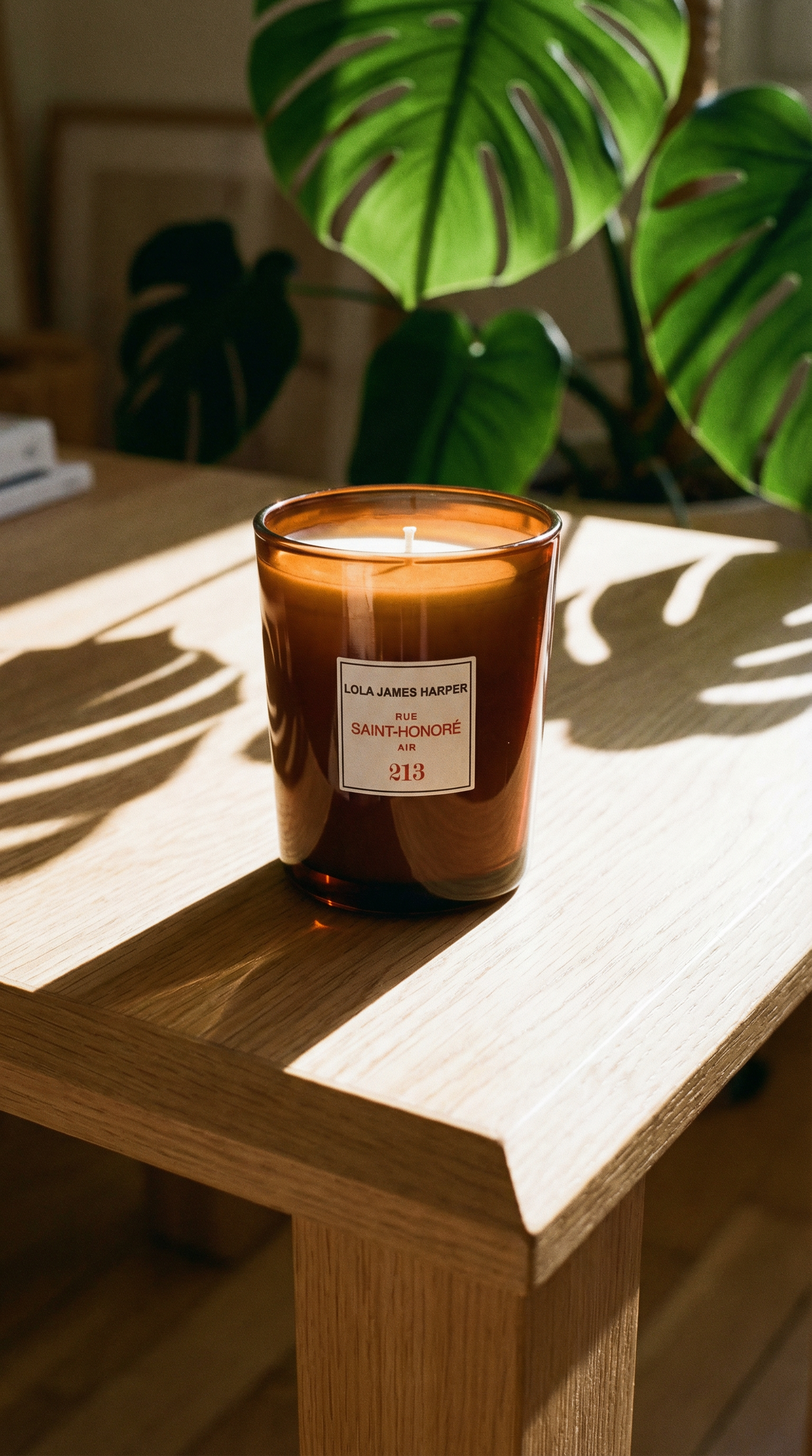 AI product shot of 213 RUE SAINT-HONORÉ AIR - SCENTED CANDLE