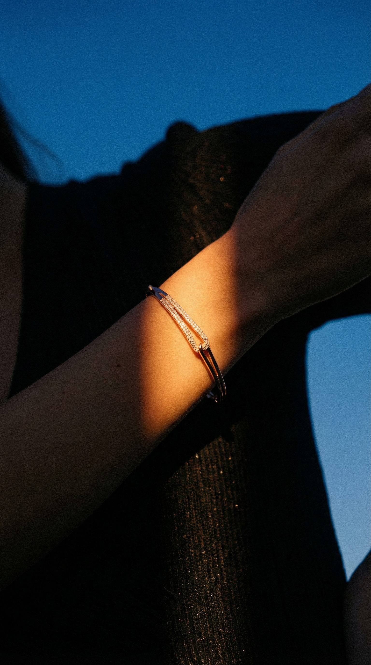 AI product shot of MB057 925 Silver Timeless Bangle