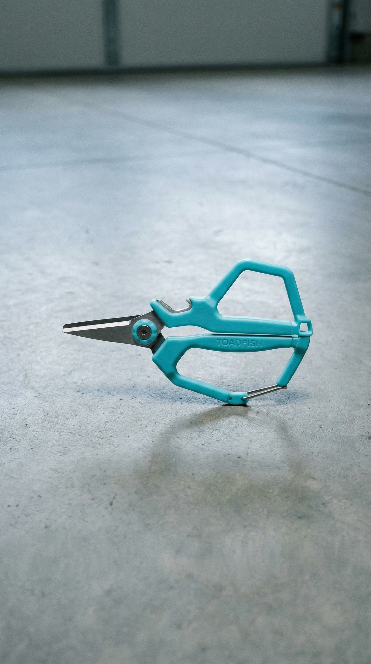 AI product shot of Toadfish 4.5" Stainless Braid Sheers