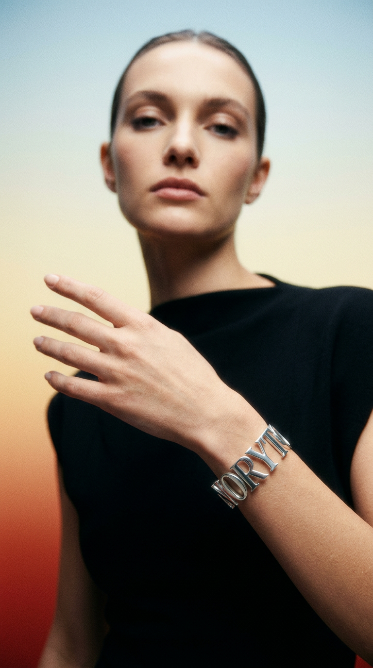 AI product shot of Персонализирана гривна със снимка