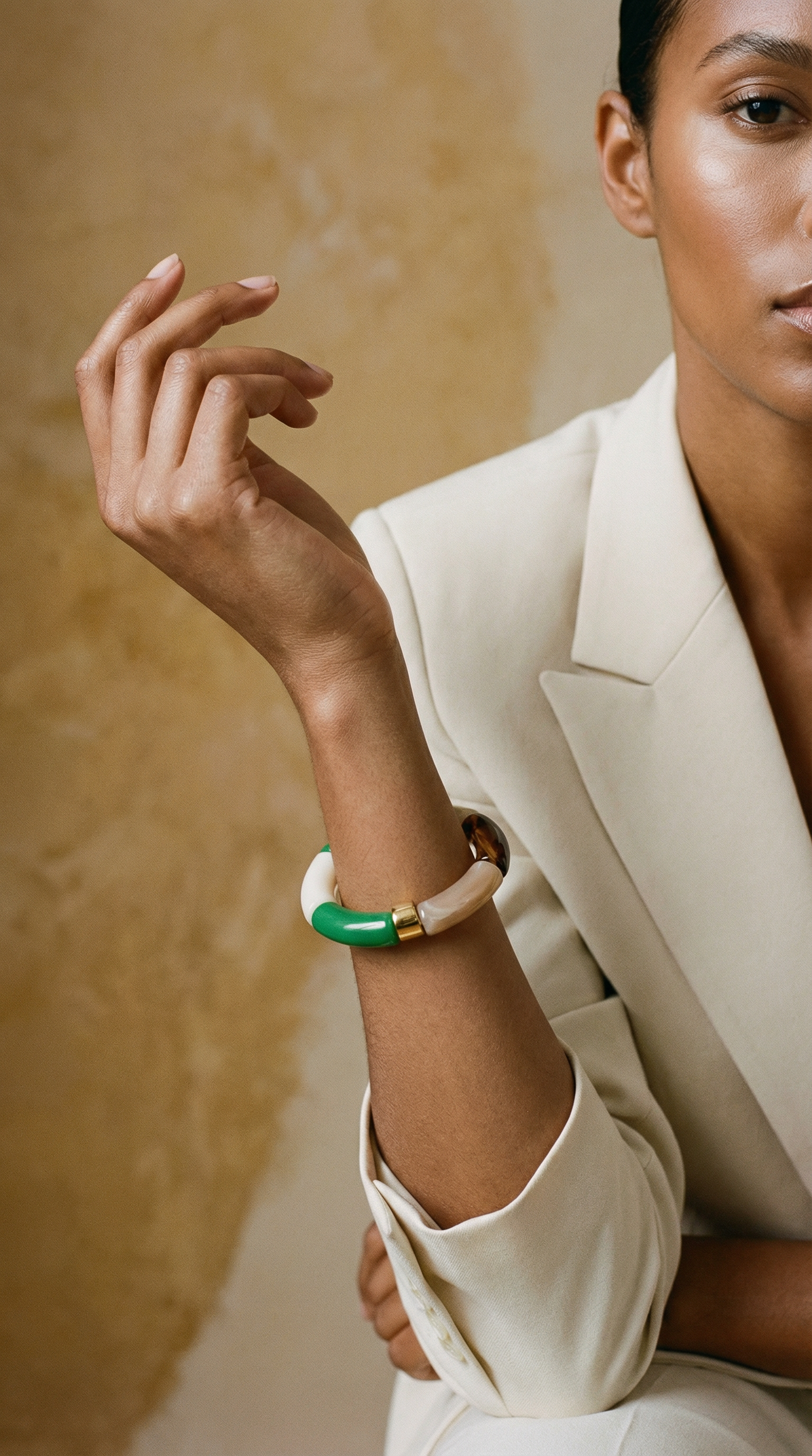 AI product shot of Bracelet multi-couleurs