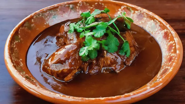 🇲🇽メキシコ風🇲🇽鶏肉のモーレ・ポブラーノ煮込み🌶️(Mole Poblano con Pollo)