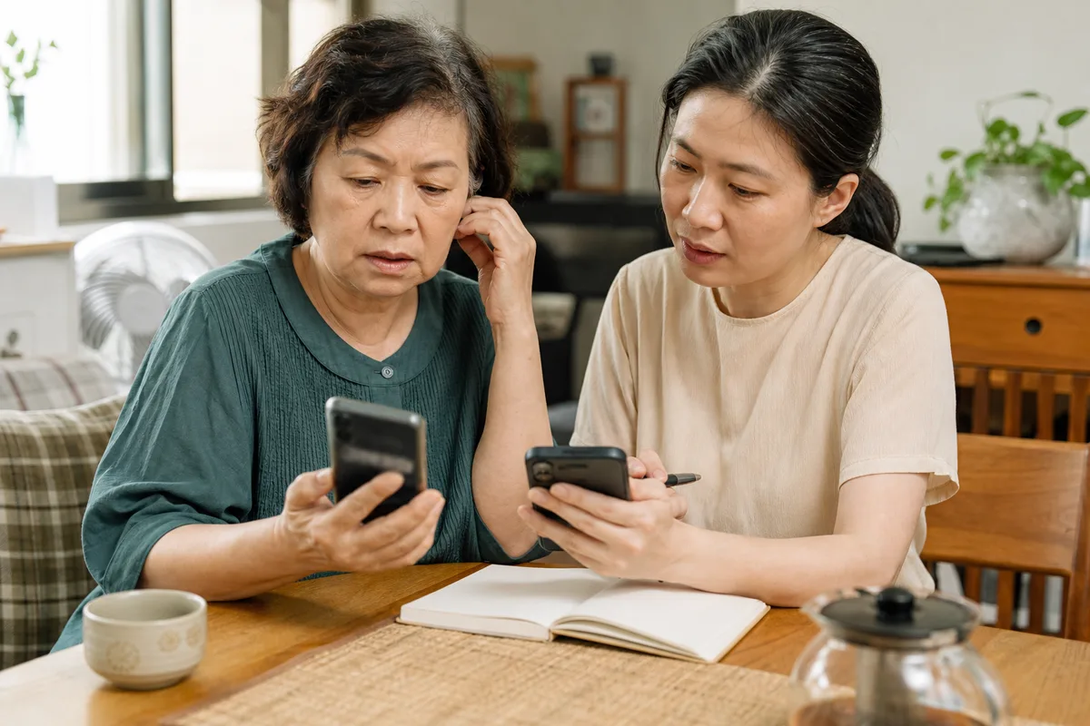 台灣母女在家中中斷可疑公務機關來電，使用另一支手機共同查證