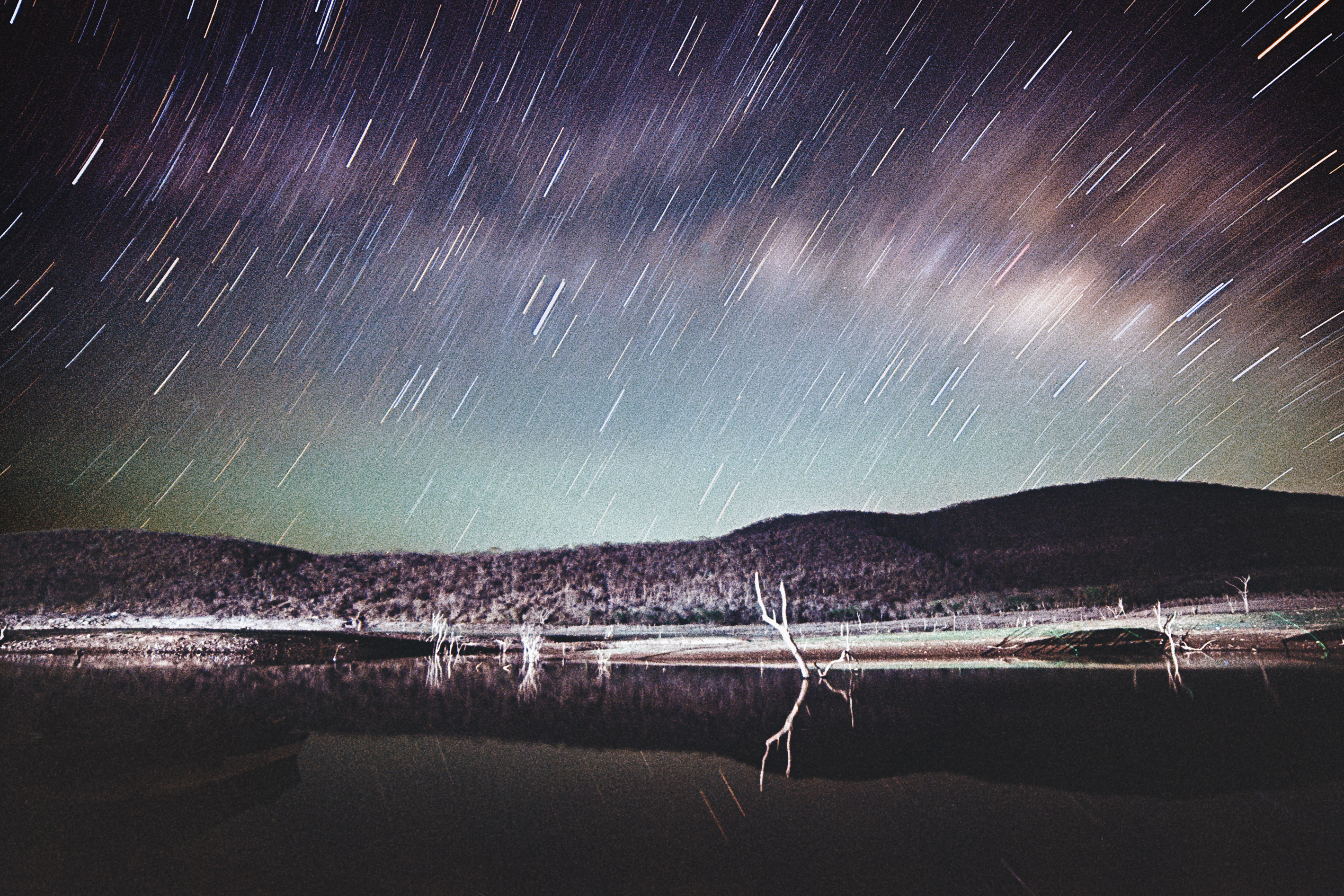 Star trails de la vía láctea sobre el lago El Salgo – Kodak Portra 800