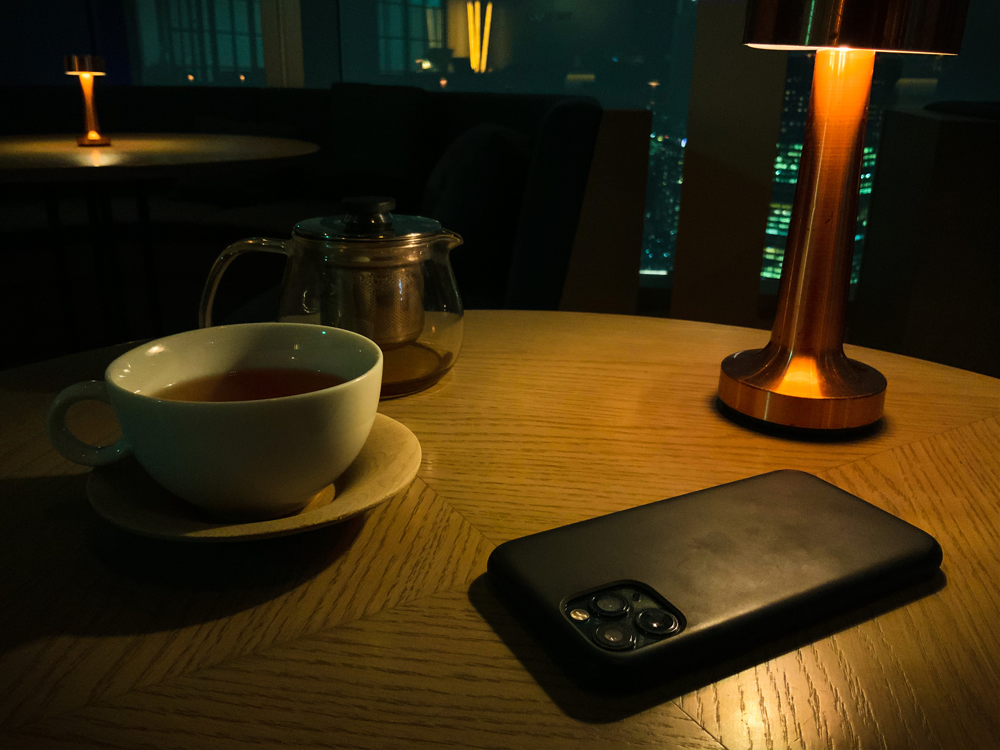 カフェラウンジでの iPhone 11