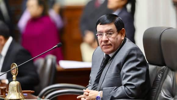 Alejandro Soto en sesión parlamentaria