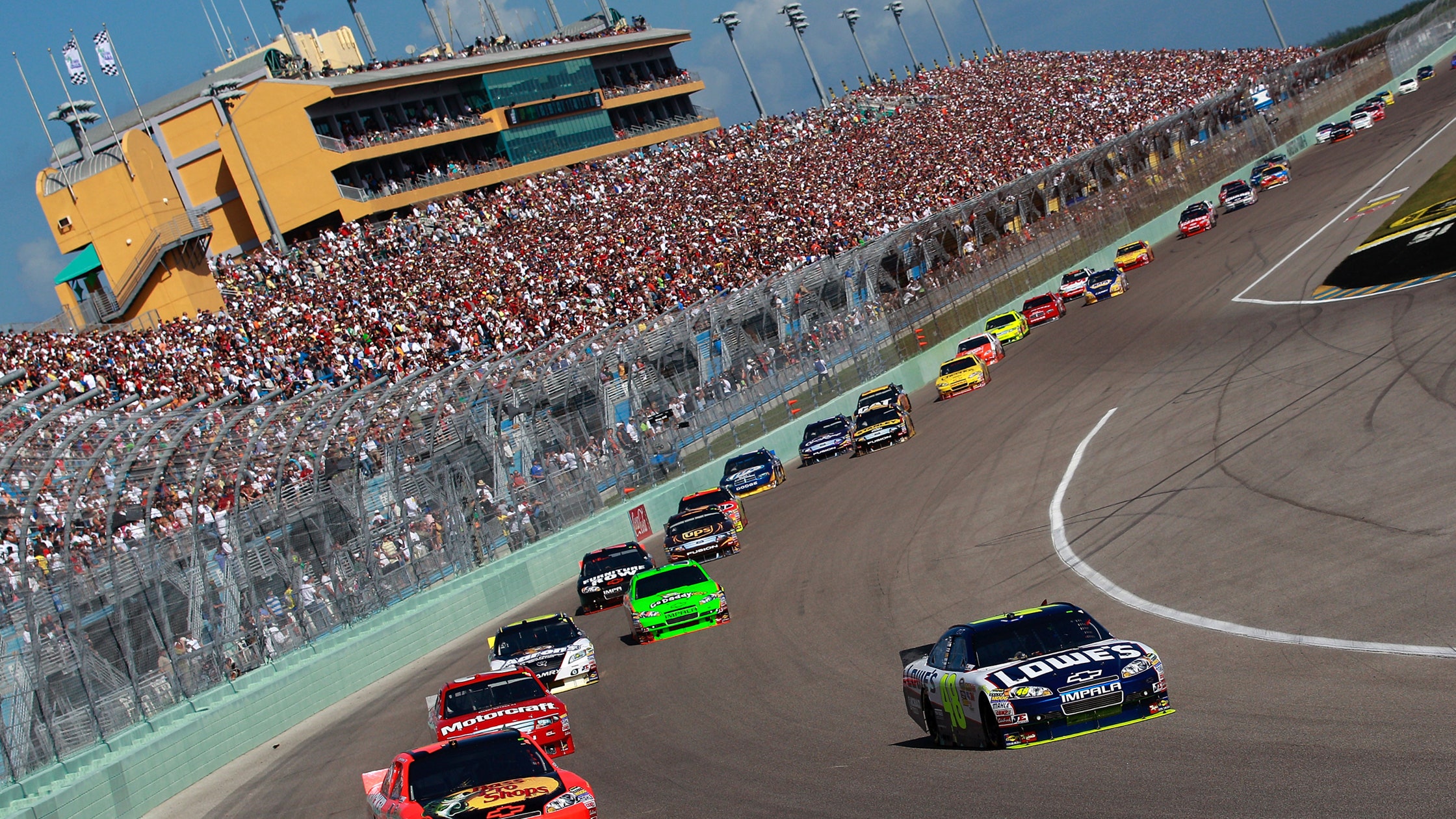 Multitud en gradas del Speedway