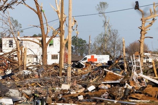 Equipos de rescate en zona afectada