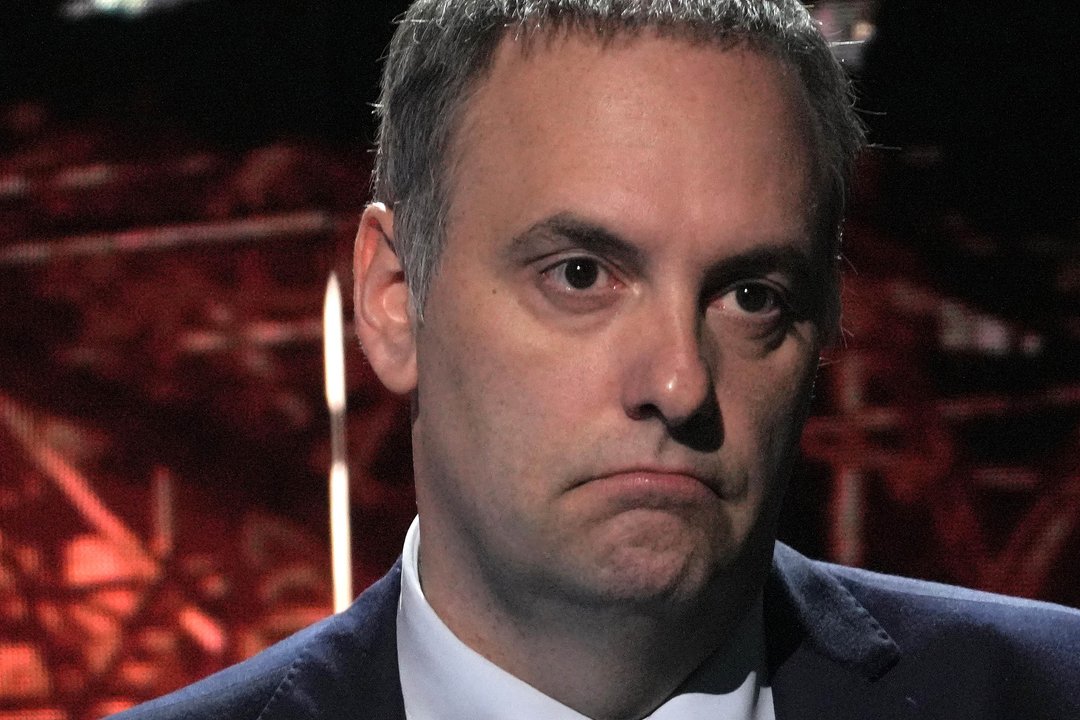 Participante serio en debate pol&iacute;tico