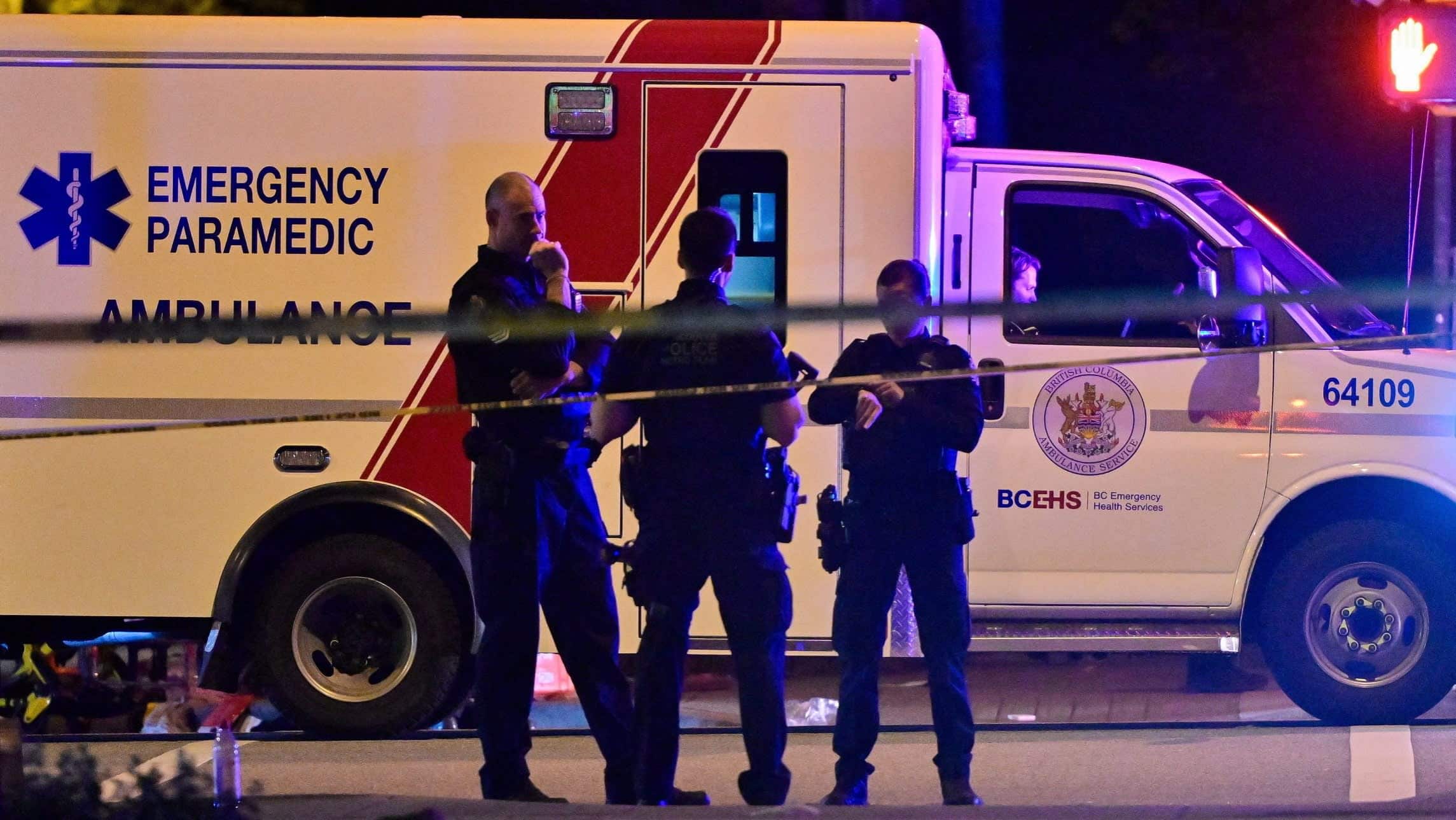 Operativo policial y ambulancia en el lugar