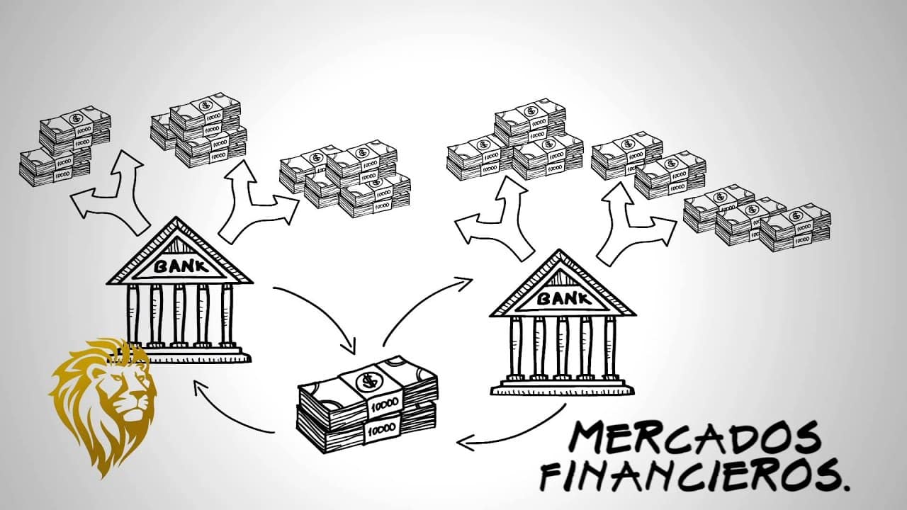 Analista financiero explicando gr&aacute;ficos de mercado