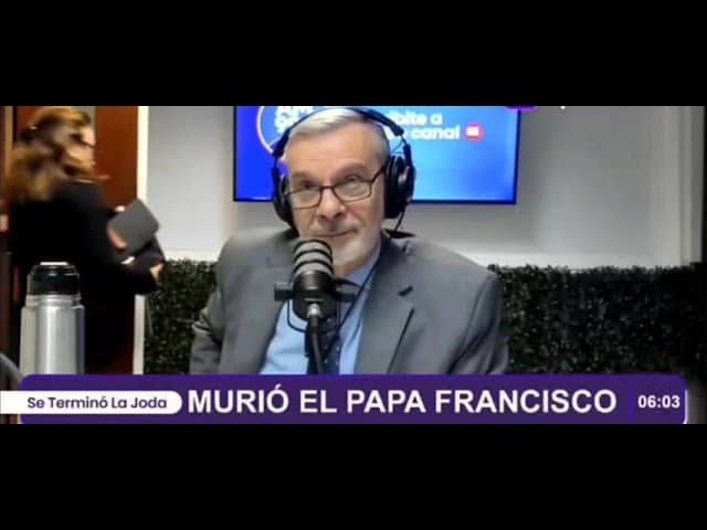 Omar Viviani en estudio de radio comentando sobre el Papa Francisco