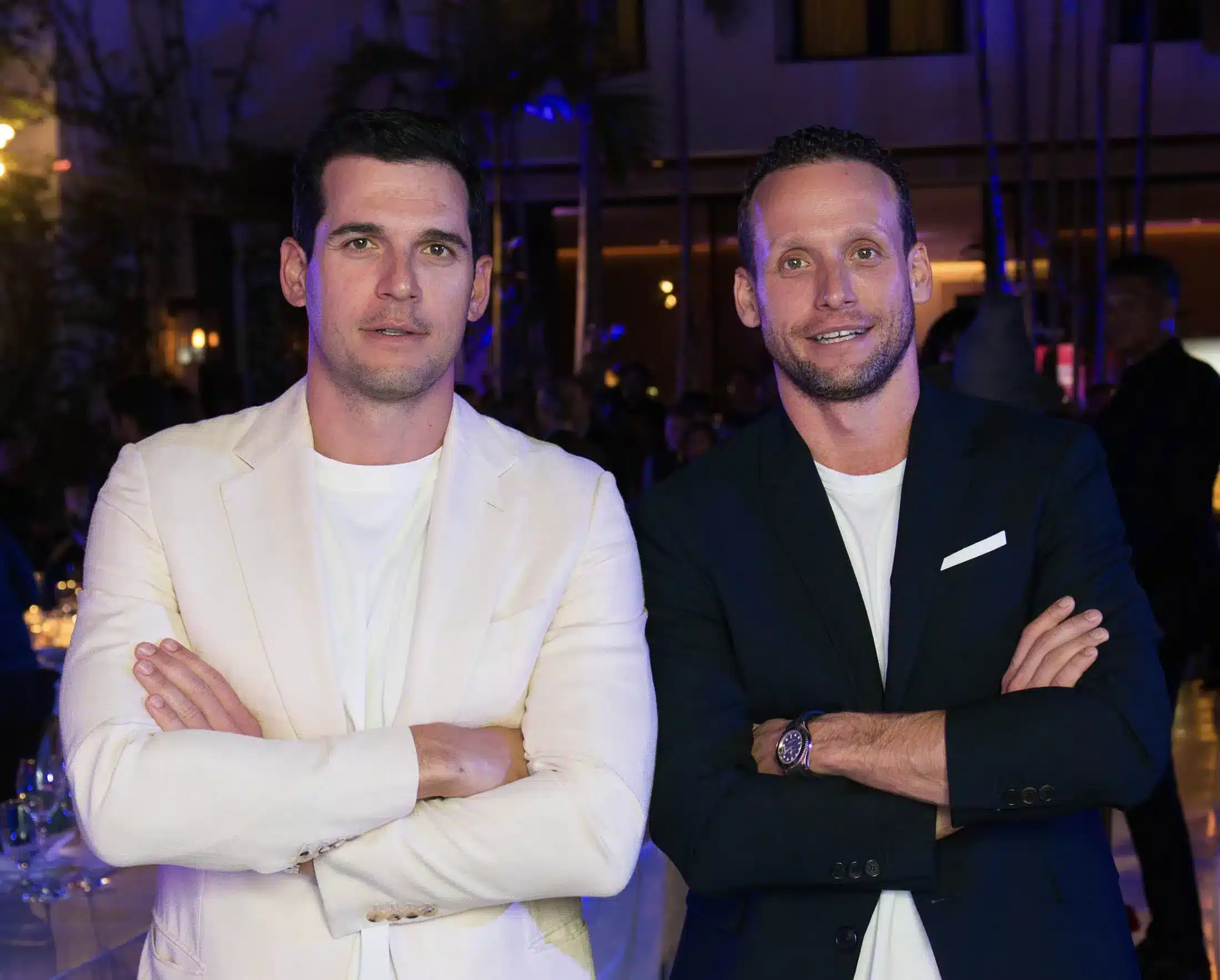 Hermanos Alexander en evento social