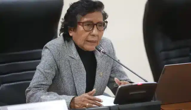 Lucinda Vásquez en su despacho