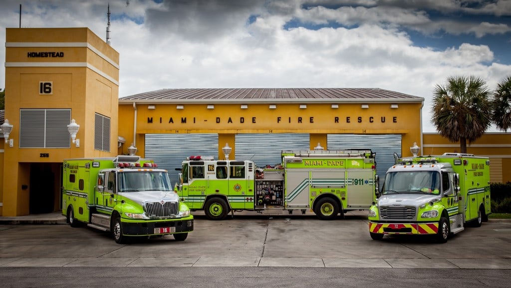 Veh&iacute;culos de emergencia del Departamento de Bomberos de Miami-Dade