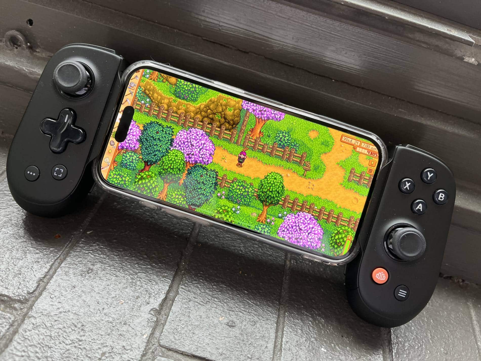 Backbone Pro ejecutando Stardew Valley en smartphone