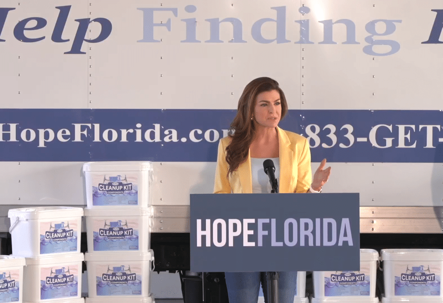 Casey DeSantis en evento de Hope Florida