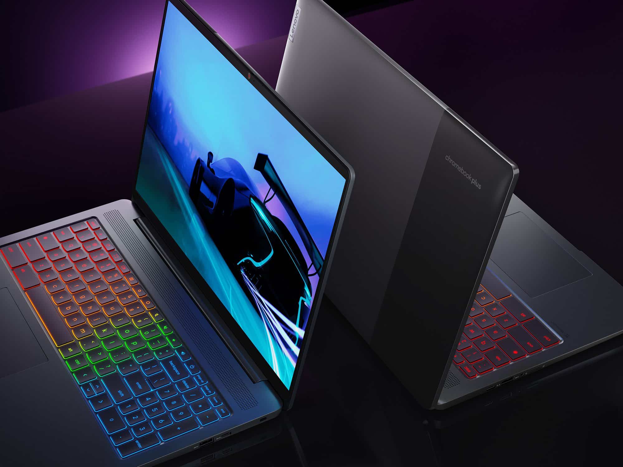 Dos modelos de Chromebook Plus de Lenovo con teclado retroiluminado