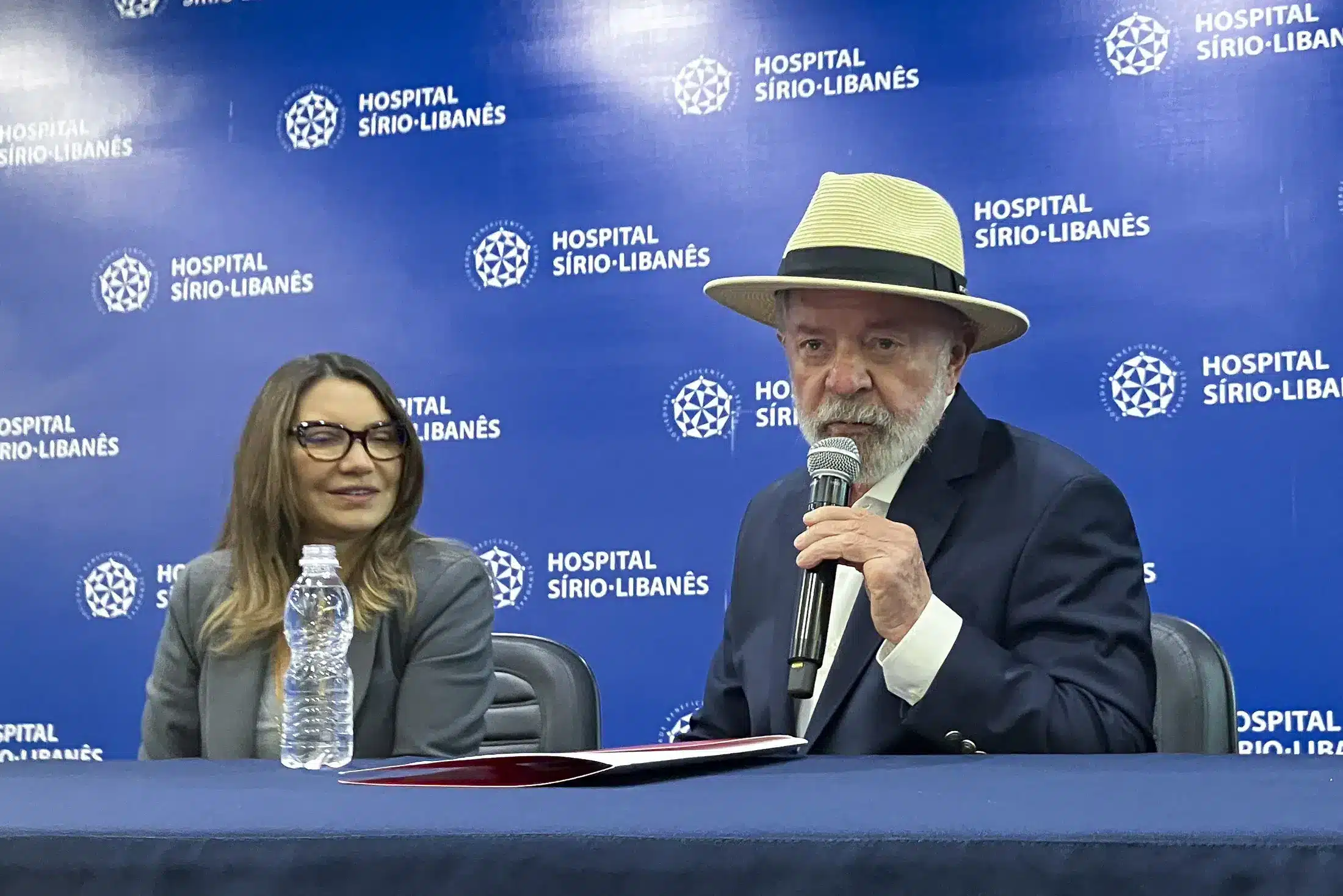 Conferencia m&eacute;dica en hospital