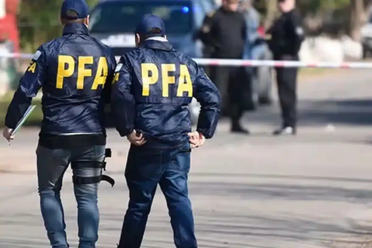 Agentes de la PFA en operativo