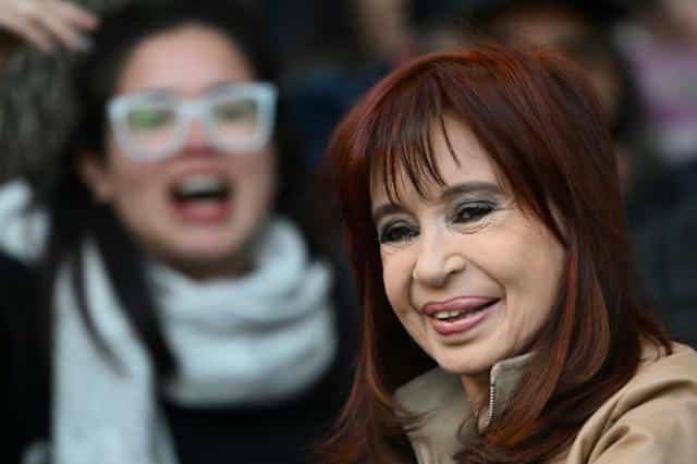 Figura p&uacute;blica recibiendo apoyo