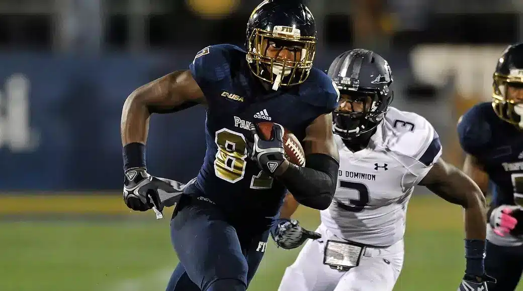 Jonnu Smith en acción