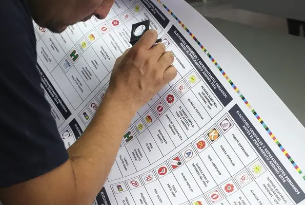 An&aacute;lisis de simbolog&iacute;a de partidos pol&iacute;ticos peruanos