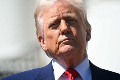 Figura pol&iacute;tica prominente en evento oficial