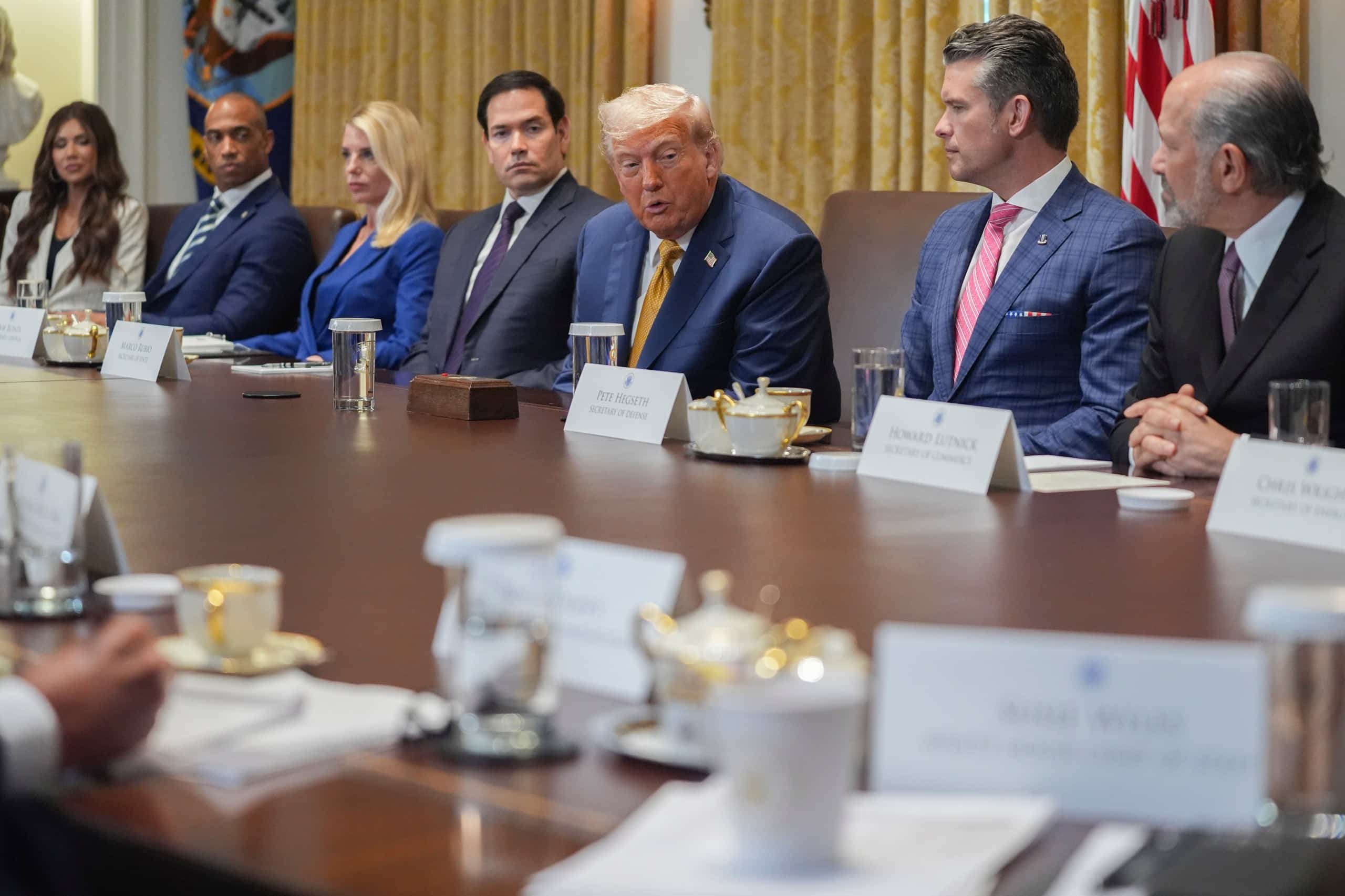 Reunión de Donald Trump con funcionarios
