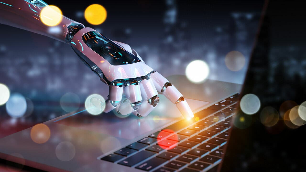 Mano rob&oacute;tica interactuando con teclado