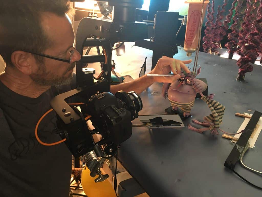 Animador trabajando en personaje para producción de Netflix