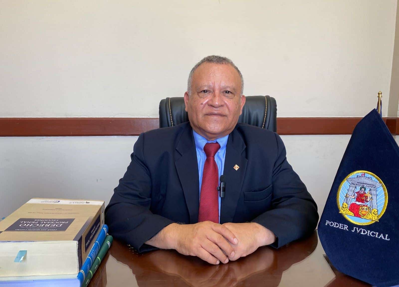 Imagen referencial de un juez en su despacho