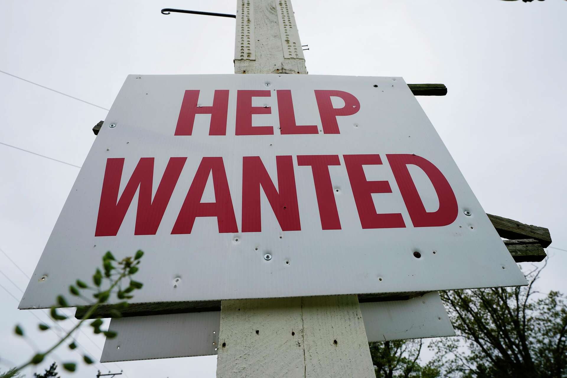 Cartel 'Se busca ayuda' en poste