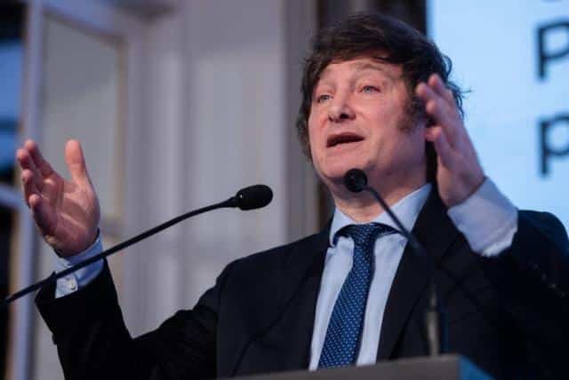 Senador argentino durante sesi&oacute;n parlamentaria