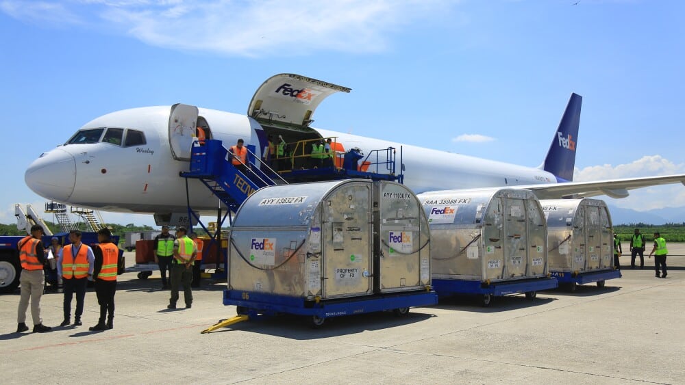 Operaciones de carga de FedEx en MIA
