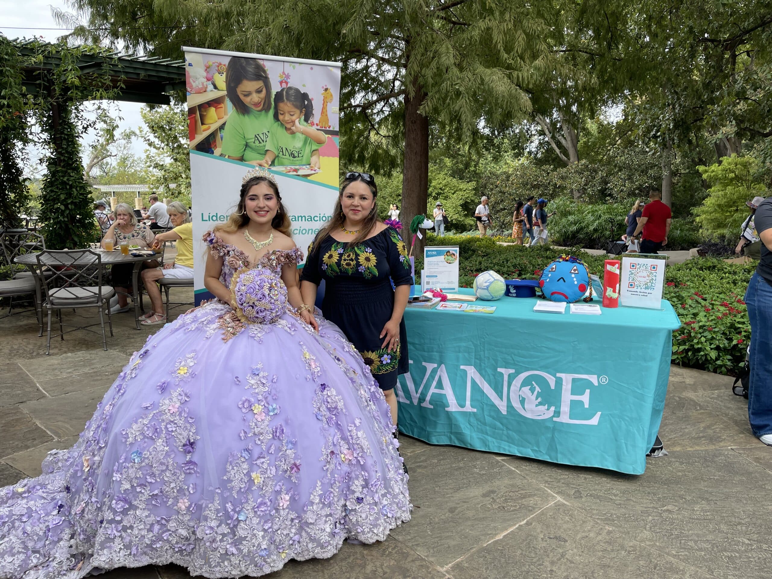 Evento comunitario de AVANCE con apoyo a inmigrantes