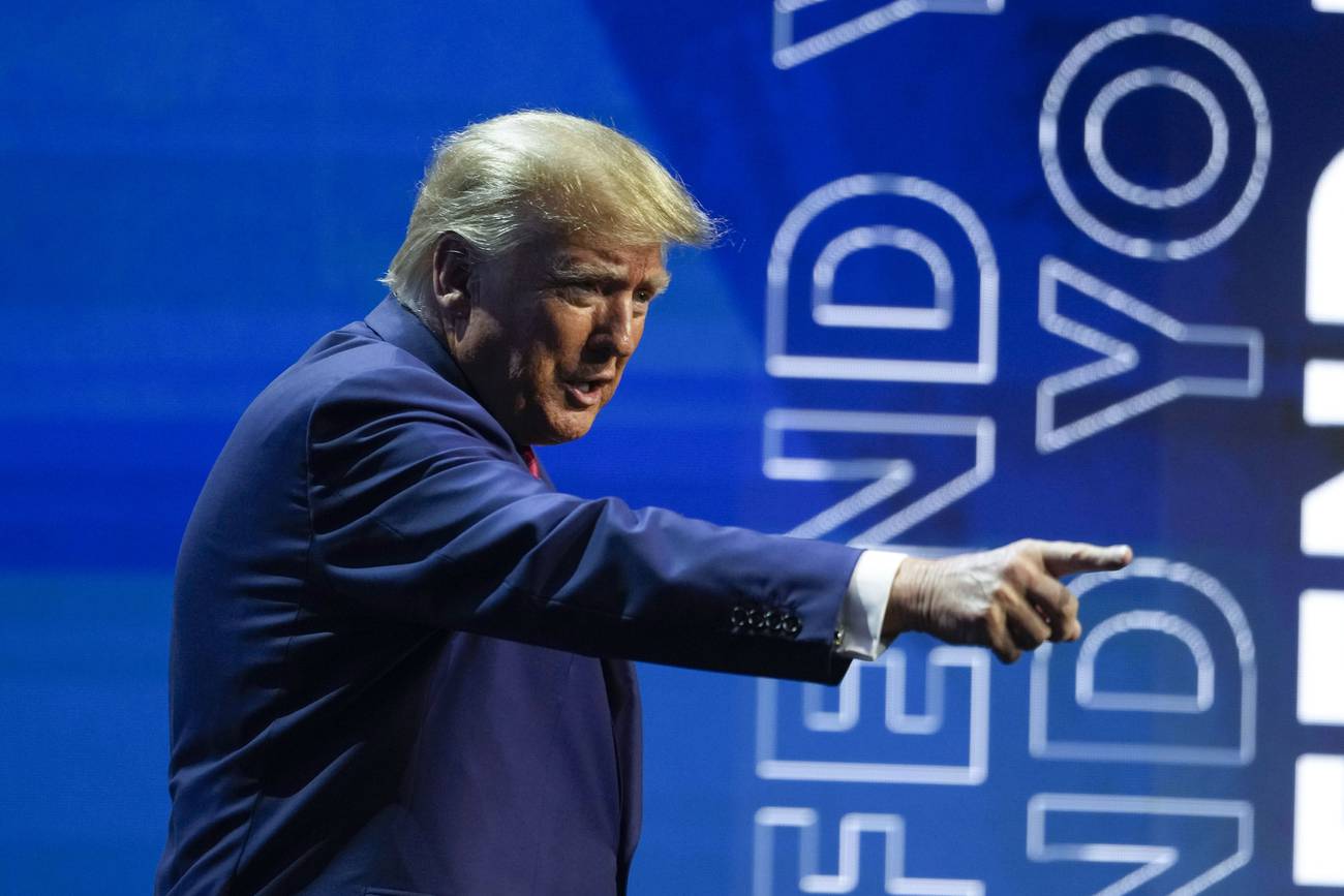 Momento de discurso intenso en evento republicano