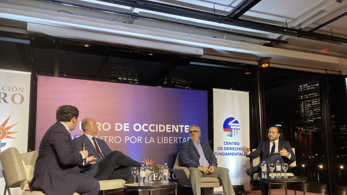Panel de discusi&oacute;n en evento Fundaci&oacute;n Faro
