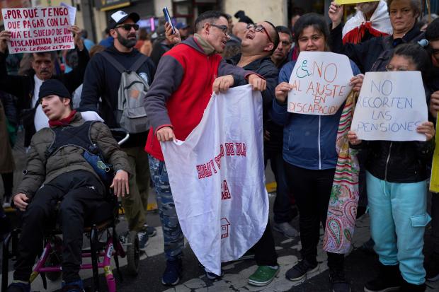 Protesta contra ajustes en pensiones y discapacidad