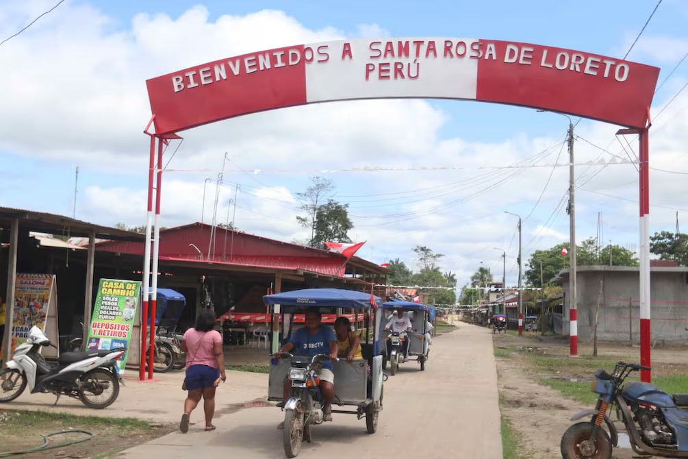 Arco de bienvenida al distrito de Santa Rosa de Loreto