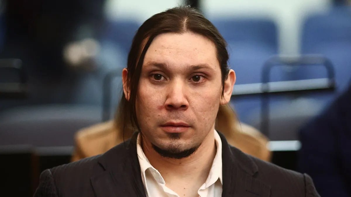 Nicol&aacute;s Carrizo con semblante serio en entorno judicial